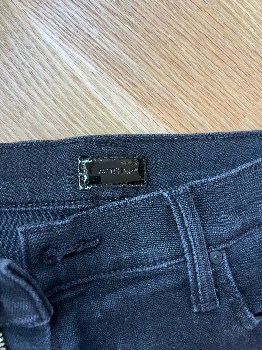 MOTHER Women’s Black mid rise rambler zip flood jeans size 32 - Picture 3 of 5